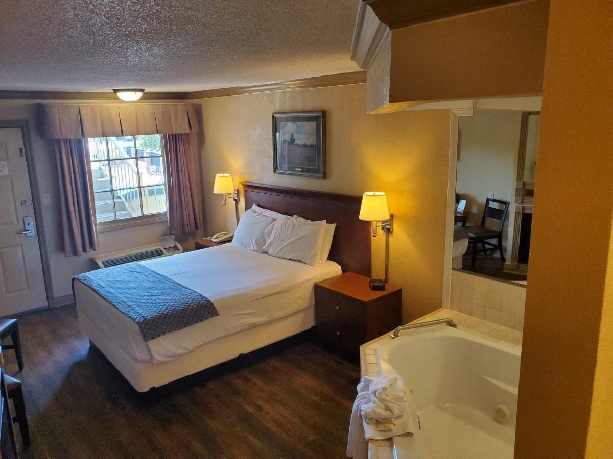Colonial House Motel Pigeon Forge Buitenkant foto