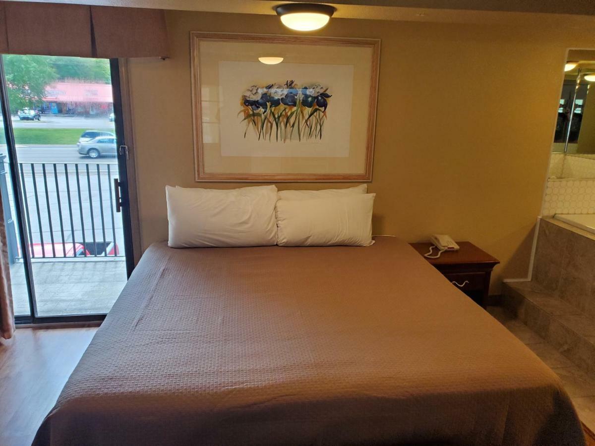 Colonial House Motel Pigeon Forge Buitenkant foto